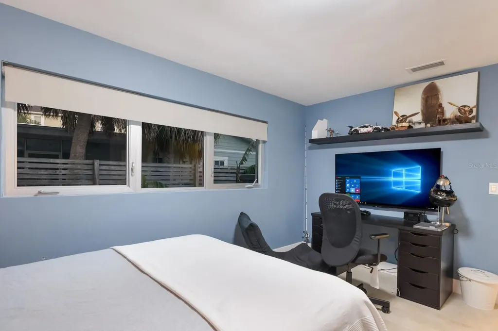 238 Island Circle Sarasota FL 34242