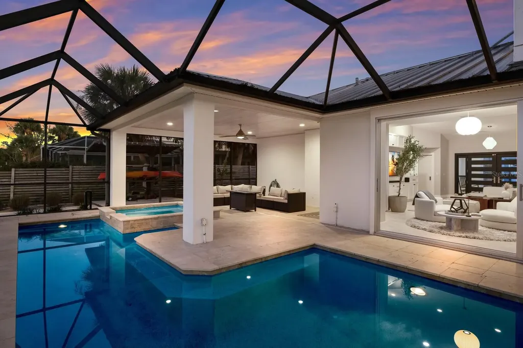 238 Island Circle Sarasota FL 34242