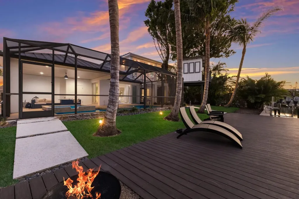 238 Island Circle Sarasota FL 34242