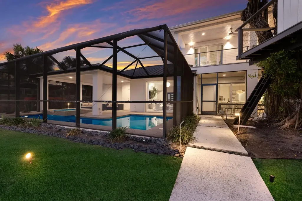 238 Island Circle Sarasota FL 34242