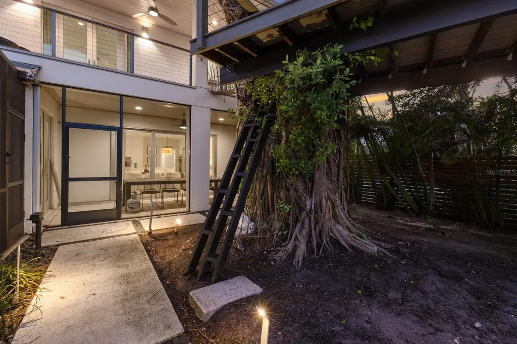 238 Island Circle Sarasota FL 34242