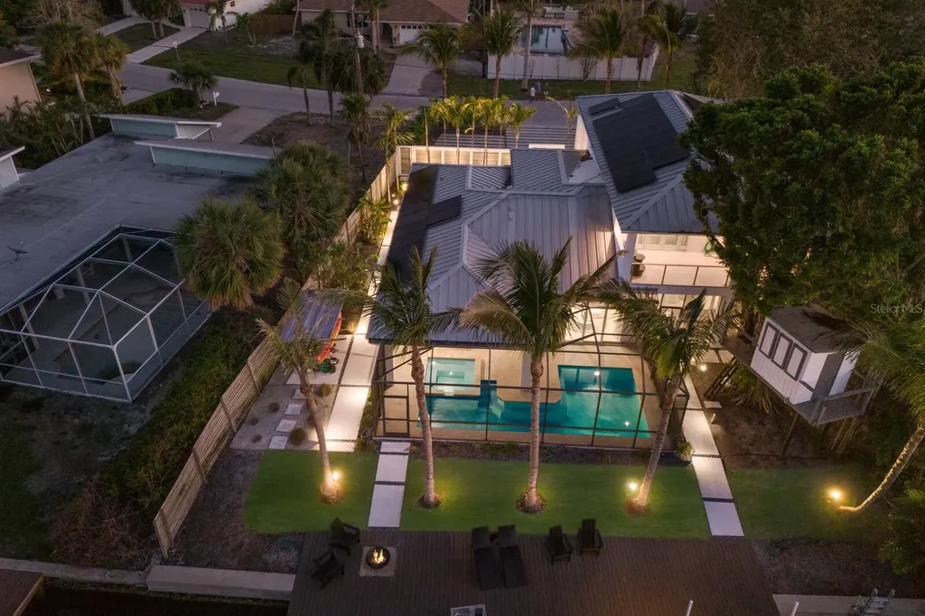238 Island Circle Sarasota FL 34242