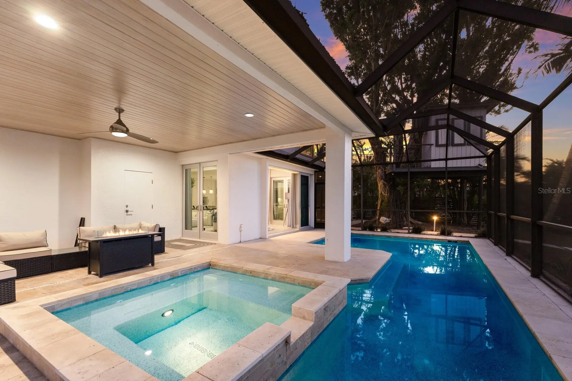 238 Island Circle Sarasota FL 34242