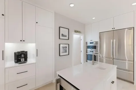 238 Island Circle Sarasota FL 34242