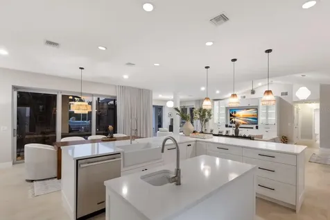 238 Island Circle Sarasota FL 34242