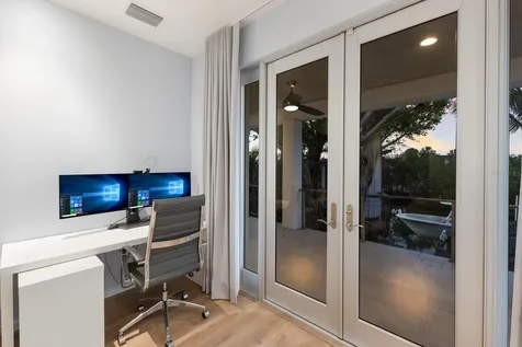 238 Island Circle Sarasota FL 34242
