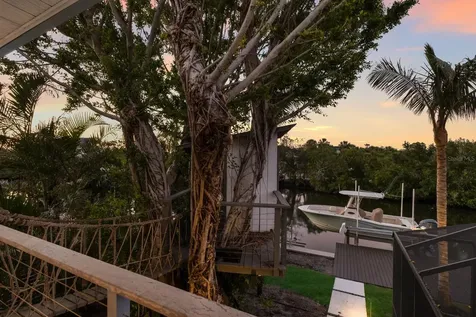 238 Island Circle Sarasota FL 34242