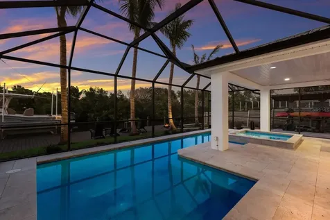 238 Island Circle Sarasota FL 34242