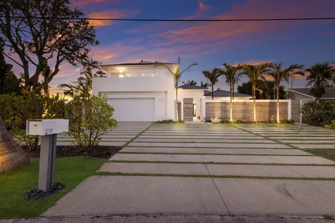 238 Island Circle Sarasota FL 34242