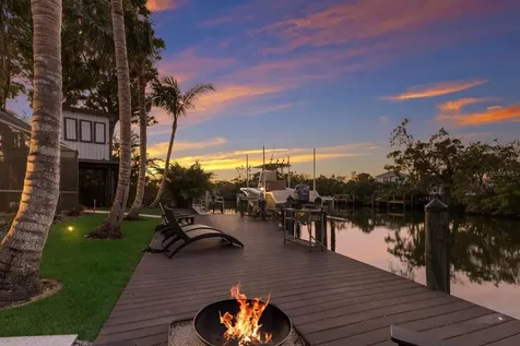 238 Island Circle Sarasota FL 34242