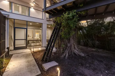238 Island Circle Sarasota FL 34242