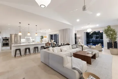 238 Island Circle Sarasota FL 34242
