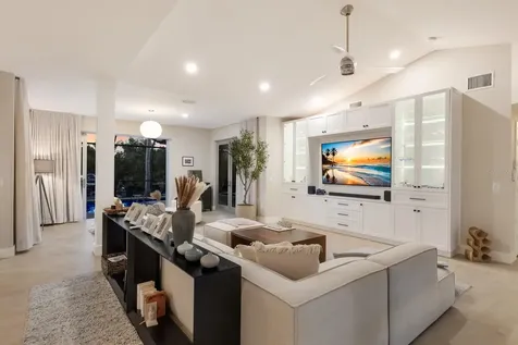 238 Island Circle Sarasota FL 34242