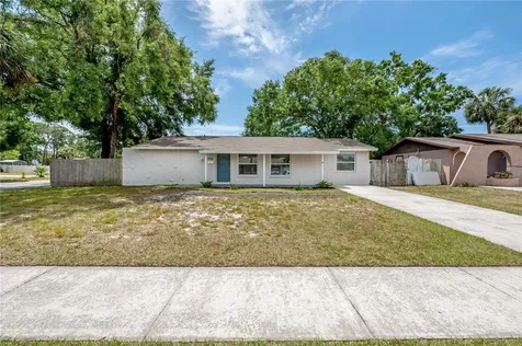 8402 Woodlake Drive Tampa FL 33615