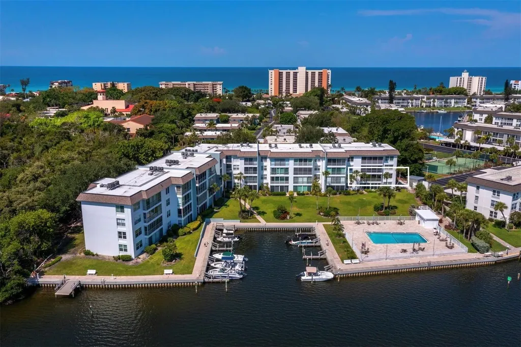565 Sutton Place Longboat Key FL 34228