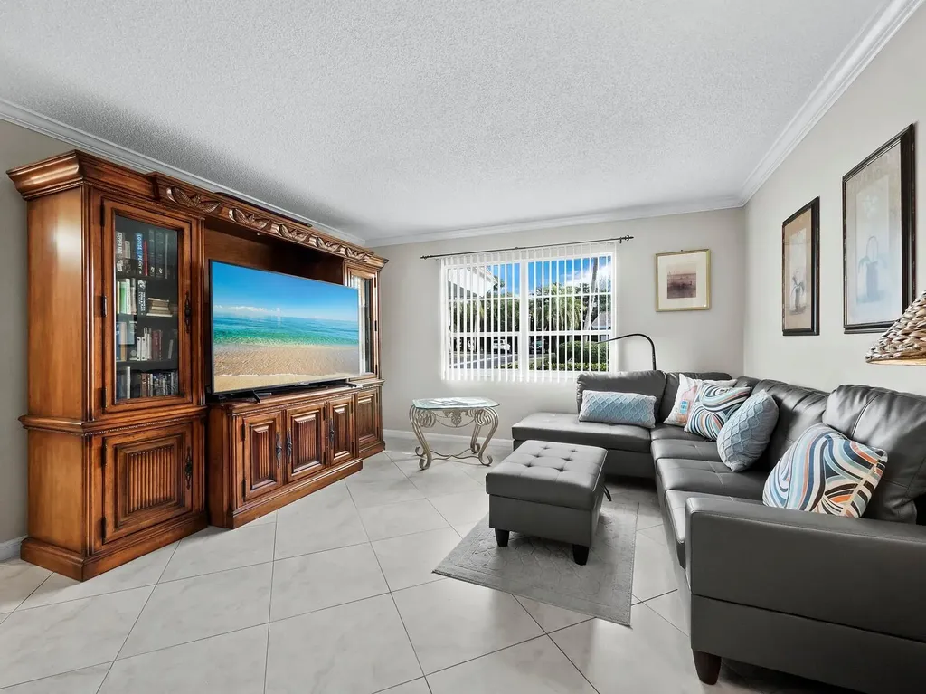 565 Sutton Place Longboat Key FL 34228
