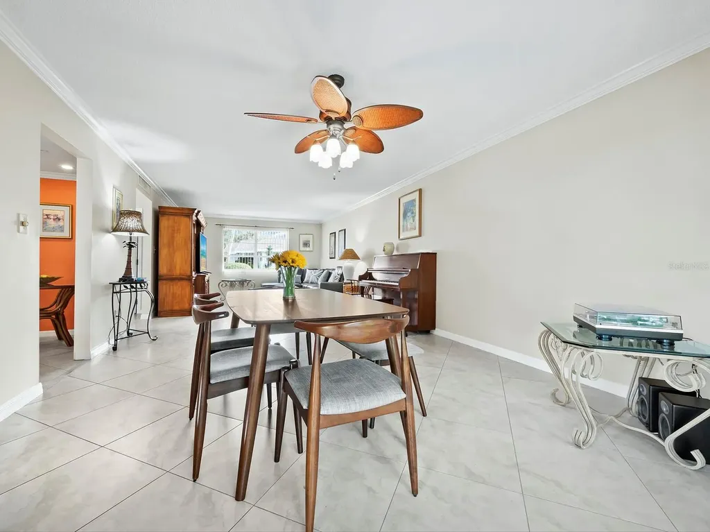 565 Sutton Place Longboat Key FL 34228