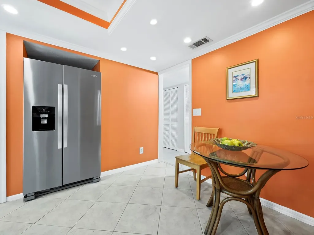 565 Sutton Place Longboat Key FL 34228
