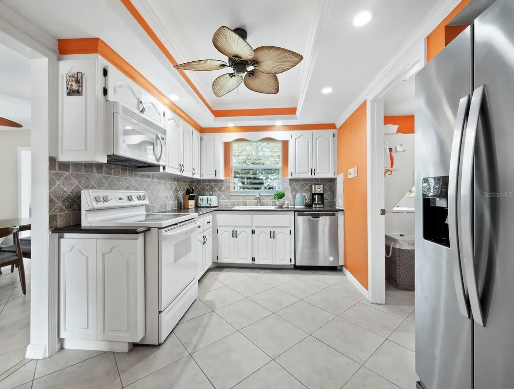 565 Sutton Place Longboat Key FL 34228