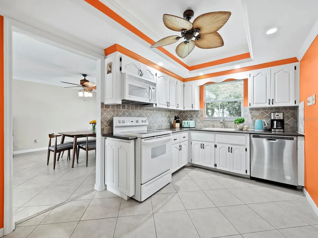 565 Sutton Place Longboat Key FL 34228
