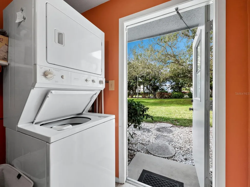 565 Sutton Place Longboat Key FL 34228