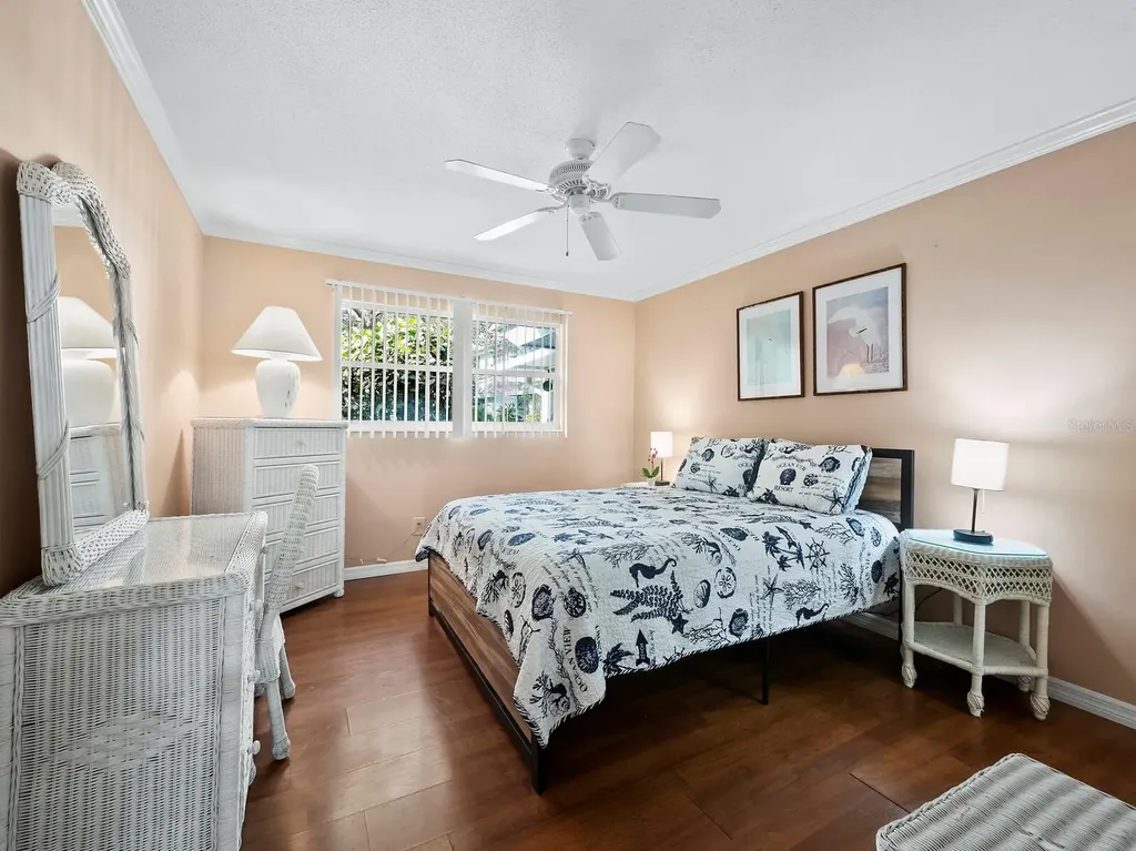 565 Sutton Place Longboat Key FL 34228