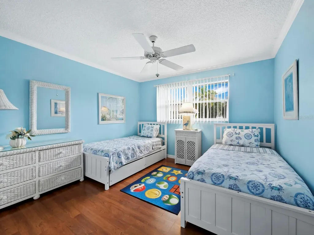 565 Sutton Place Longboat Key FL 34228