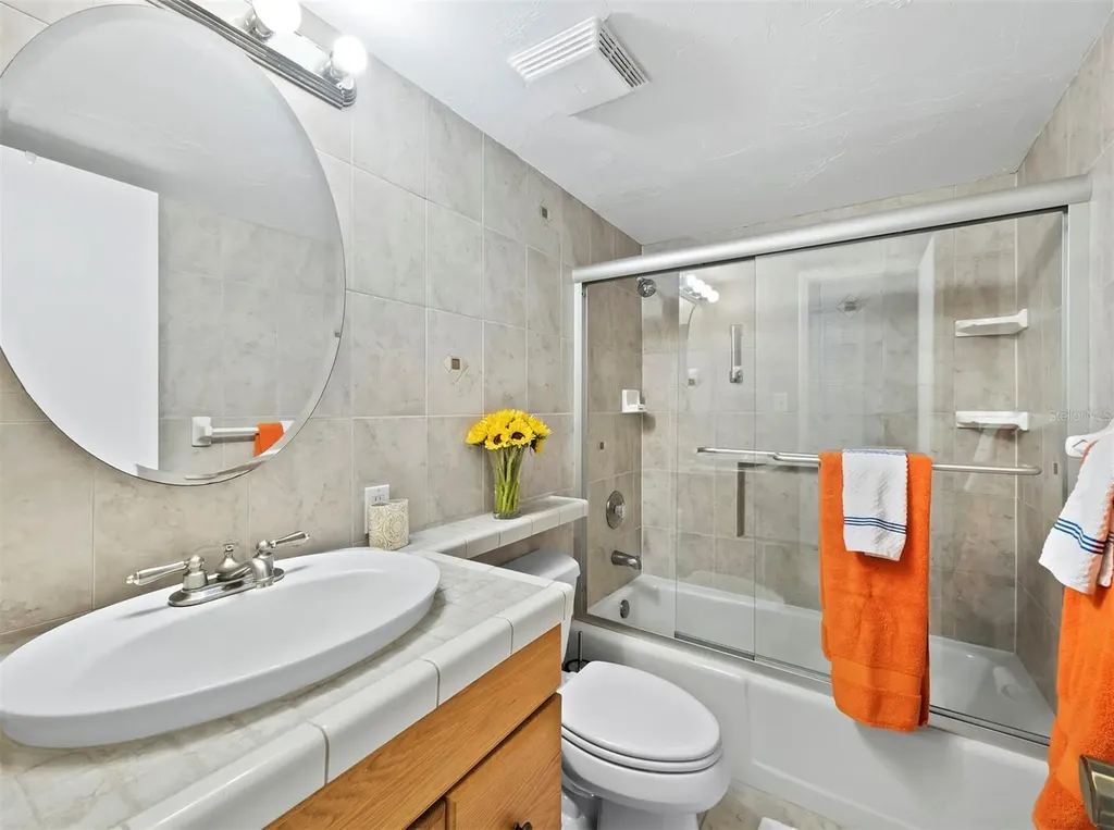 565 Sutton Place Longboat Key FL 34228