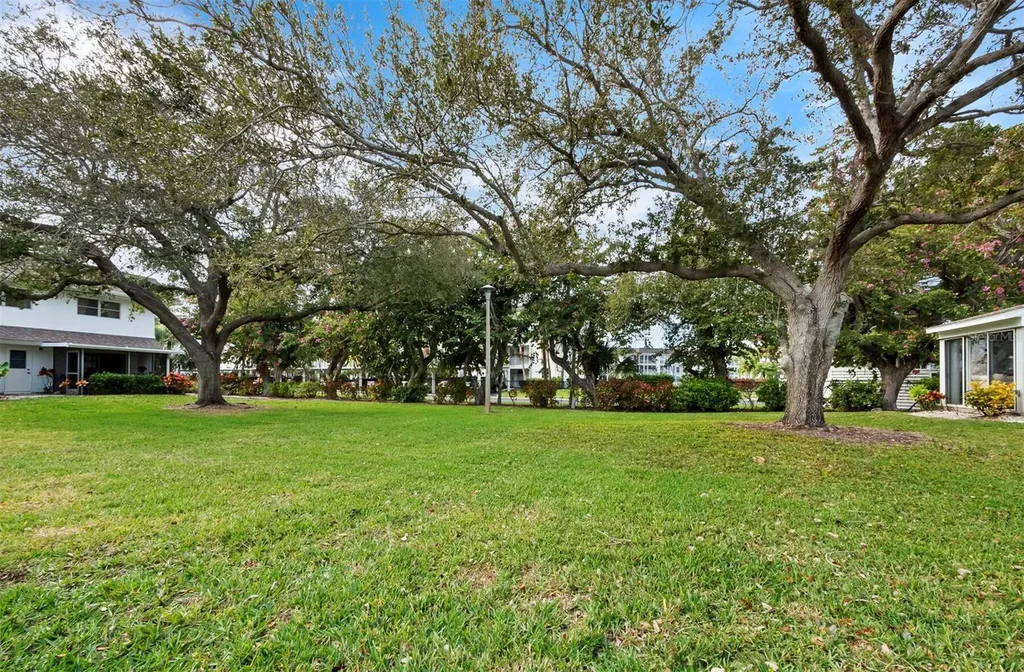 565 Sutton Place Longboat Key FL 34228