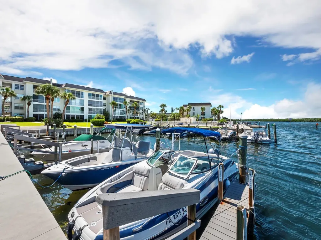 565 Sutton Place Longboat Key FL 34228