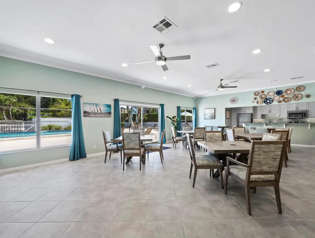 565 Sutton Place Longboat Key FL 34228