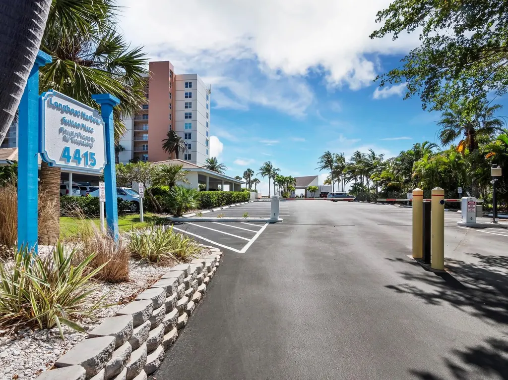 565 Sutton Place Longboat Key FL 34228