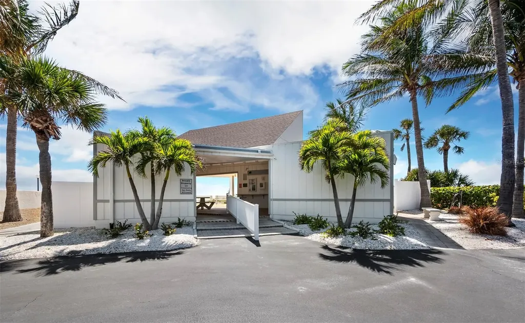 565 Sutton Place Longboat Key FL 34228