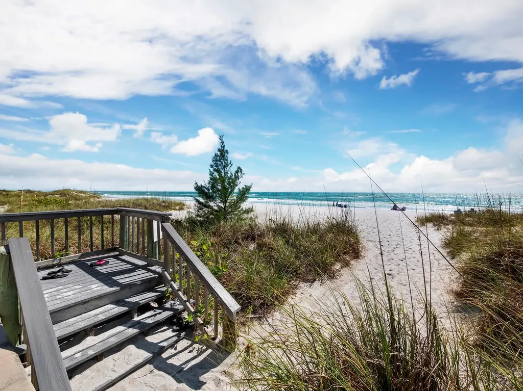 565 Sutton Place Longboat Key FL 34228