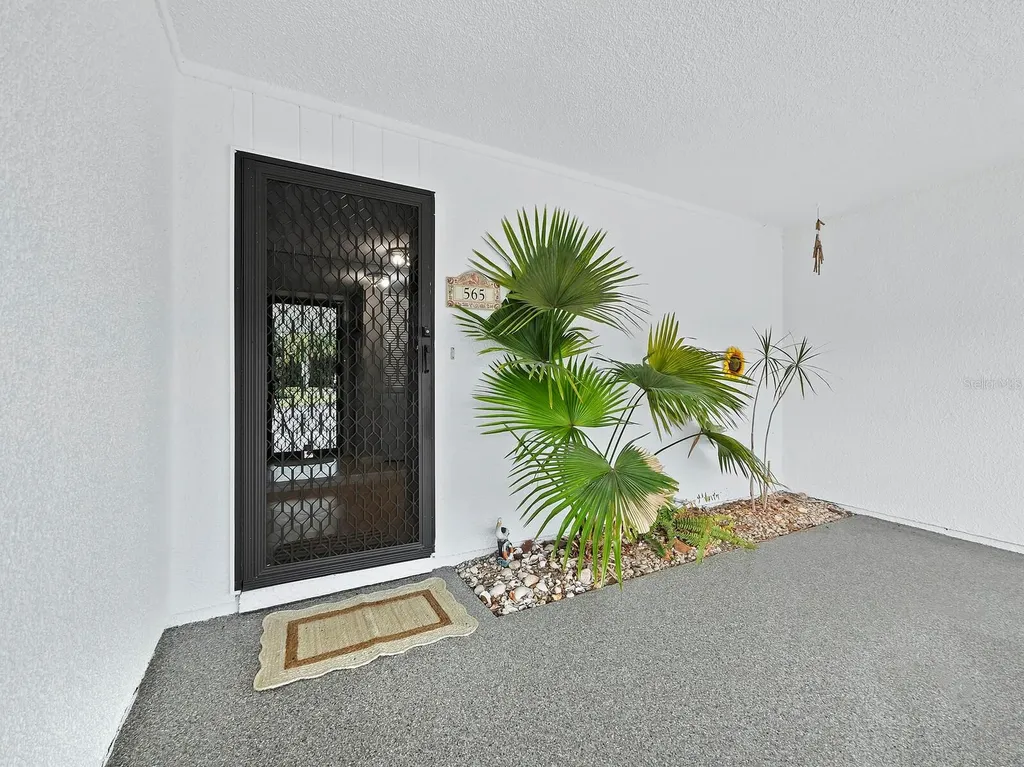565 Sutton Place Longboat Key FL 34228