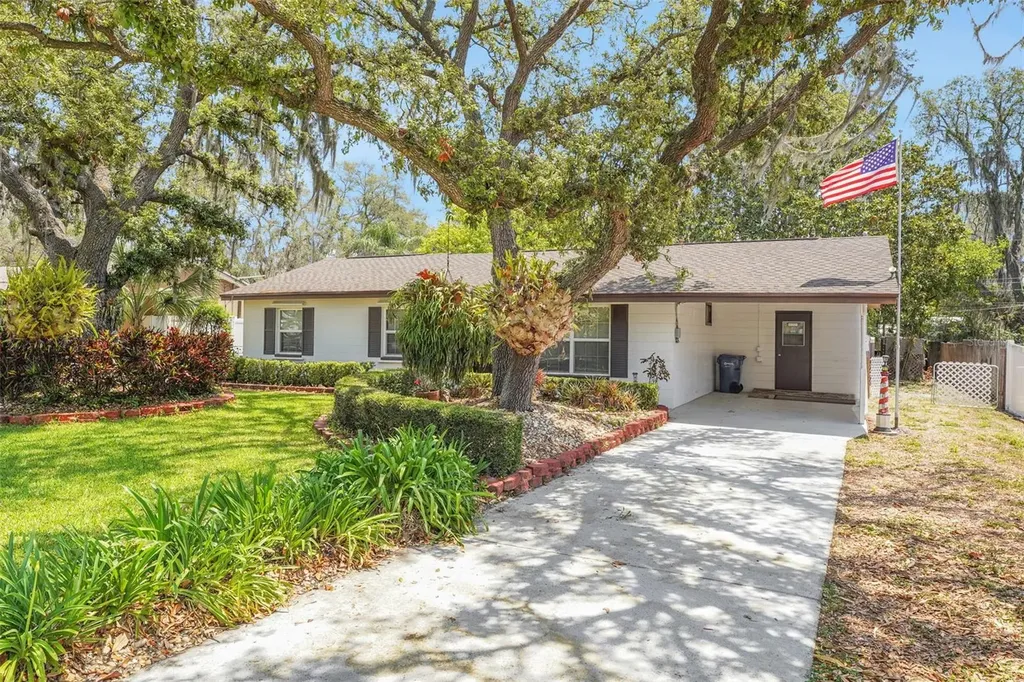 209 S Hydrangea Avenue Polk City FL 33868