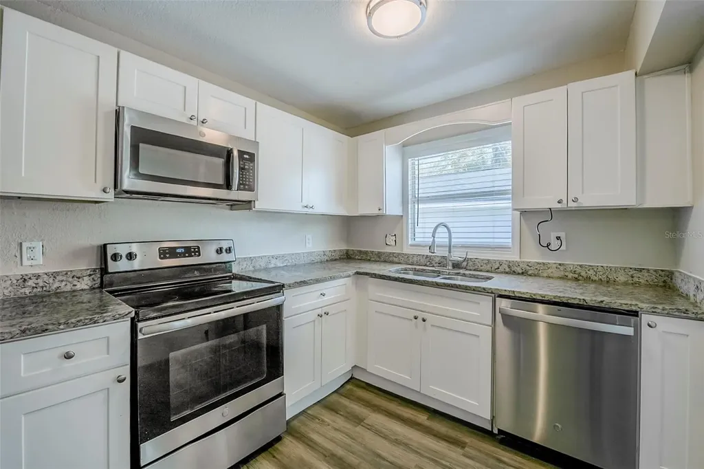 72 Campus View Drive Orlando FL 32810