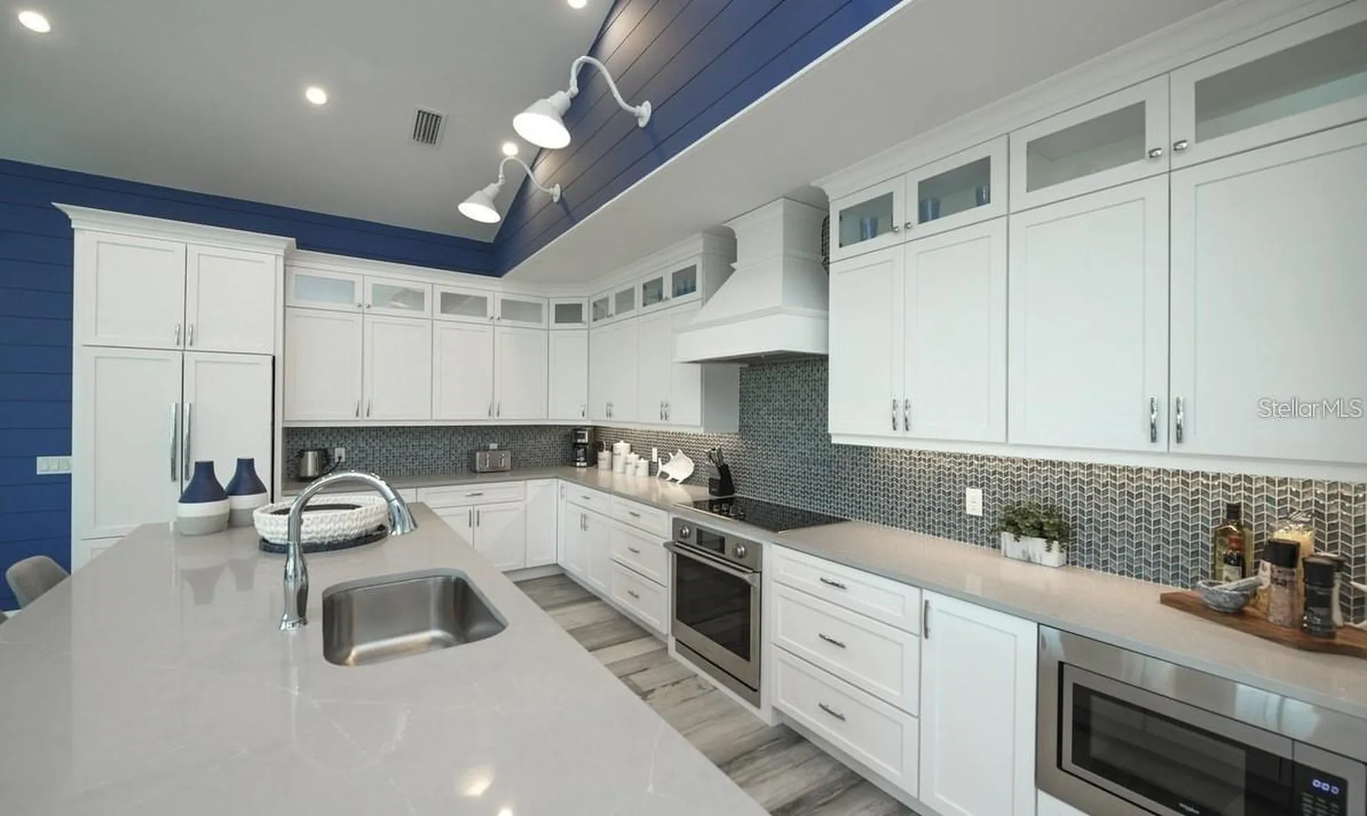212 Spring Avenue Anna Maria FL 34216