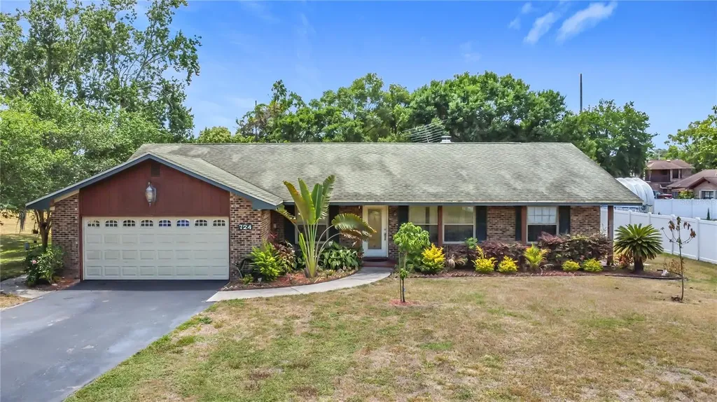 724 Knob Hill Circle Kissimmee FL 34744