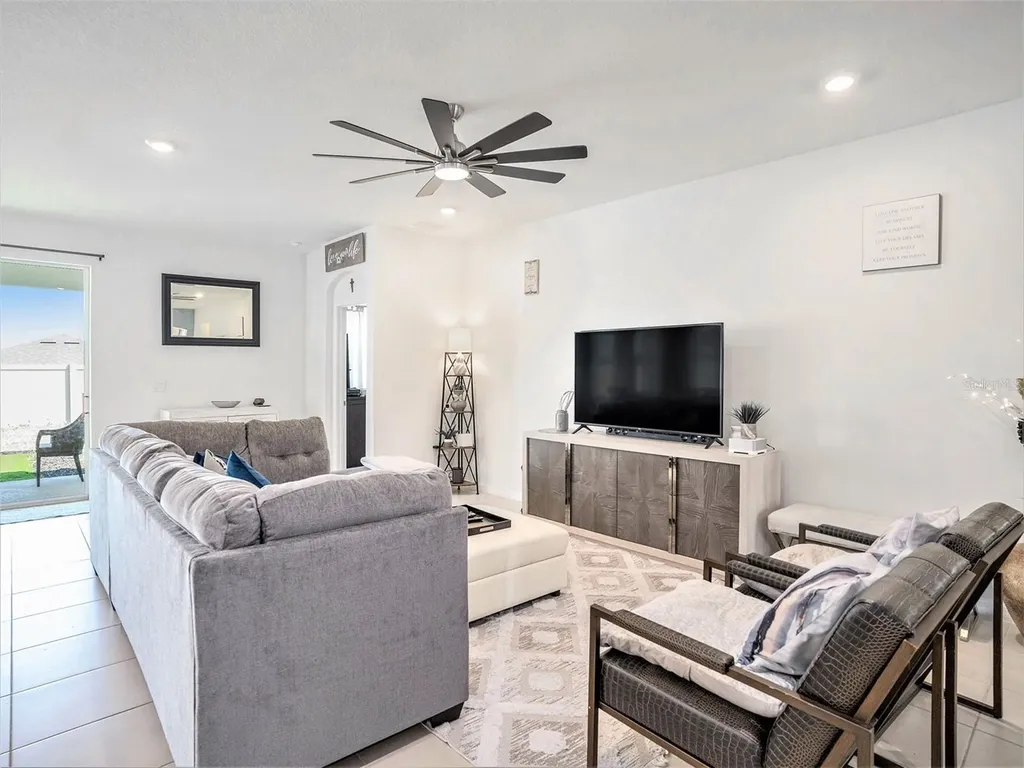 5464 Flint Hills Drive Wimauma FL 33598