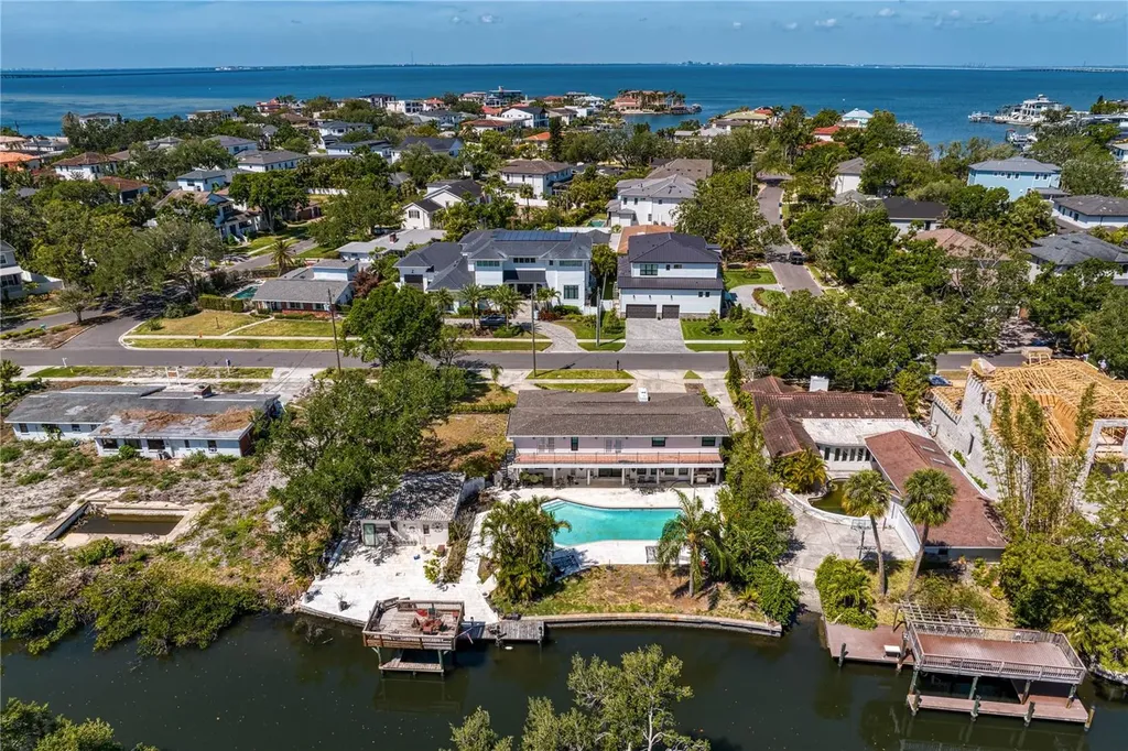 2614 S Dundee Street Tampa FL 33629