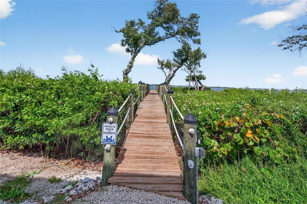 5031 N Beach Road Englewood FL 34223