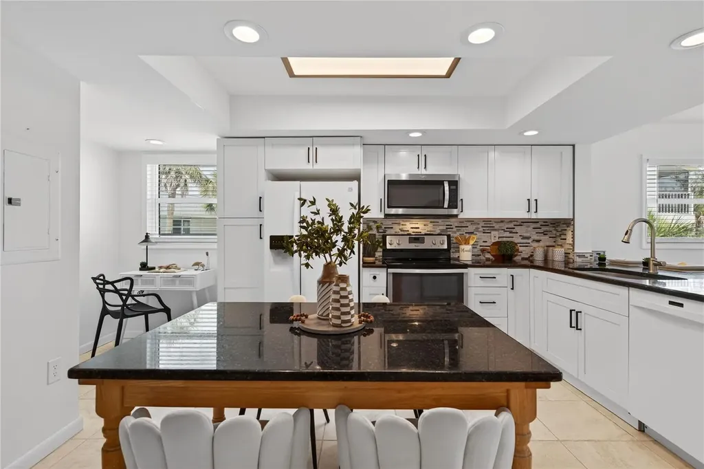 5031 N Beach Road Englewood FL 34223