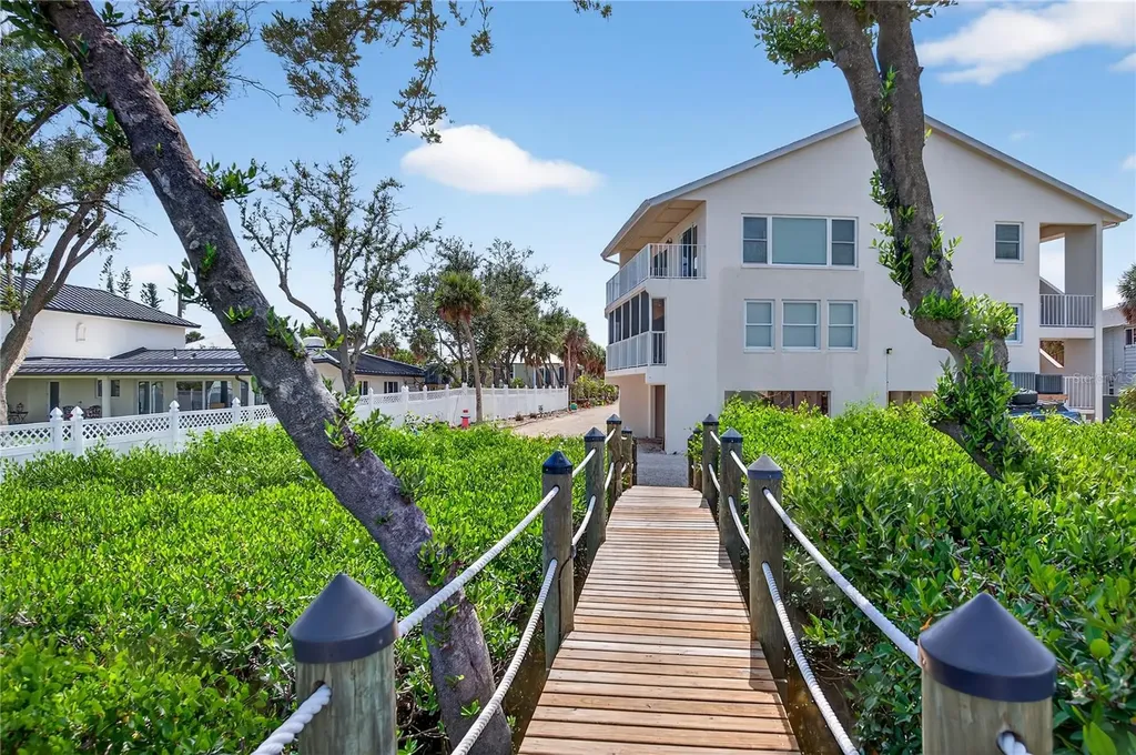 5031 N Beach Road Englewood FL 34223