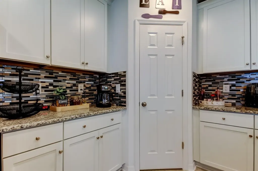 12407 Hilltop Farms Drive Dade City FL 33525