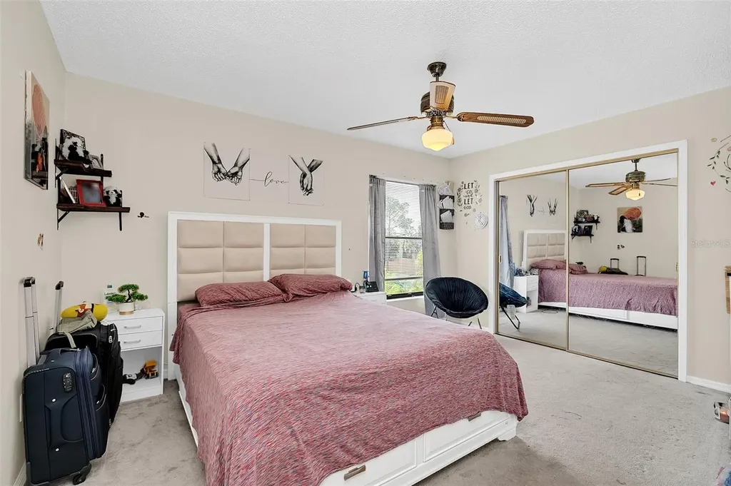 1612 Sandy Point Square Orlando FL 32807