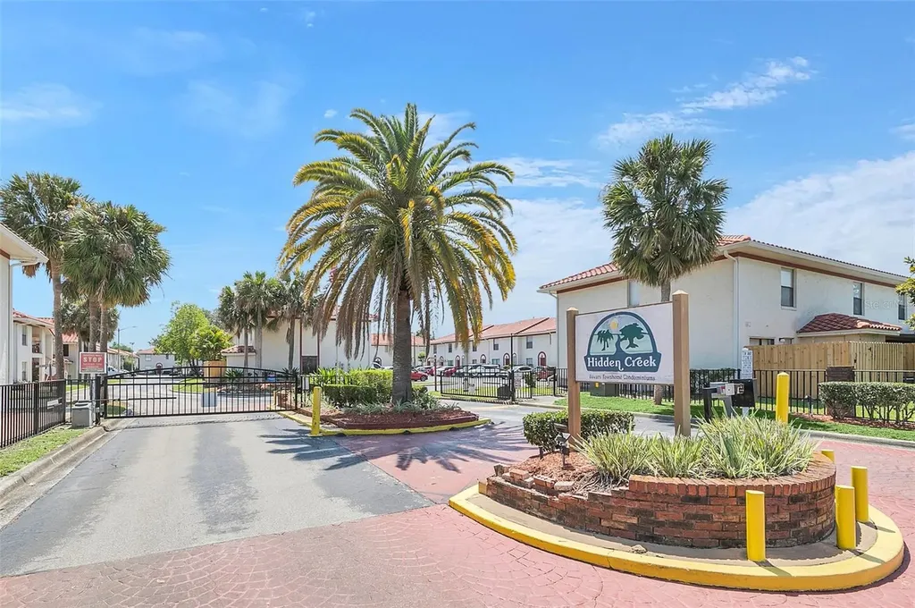 1612 Sandy Point Square Orlando FL 32807