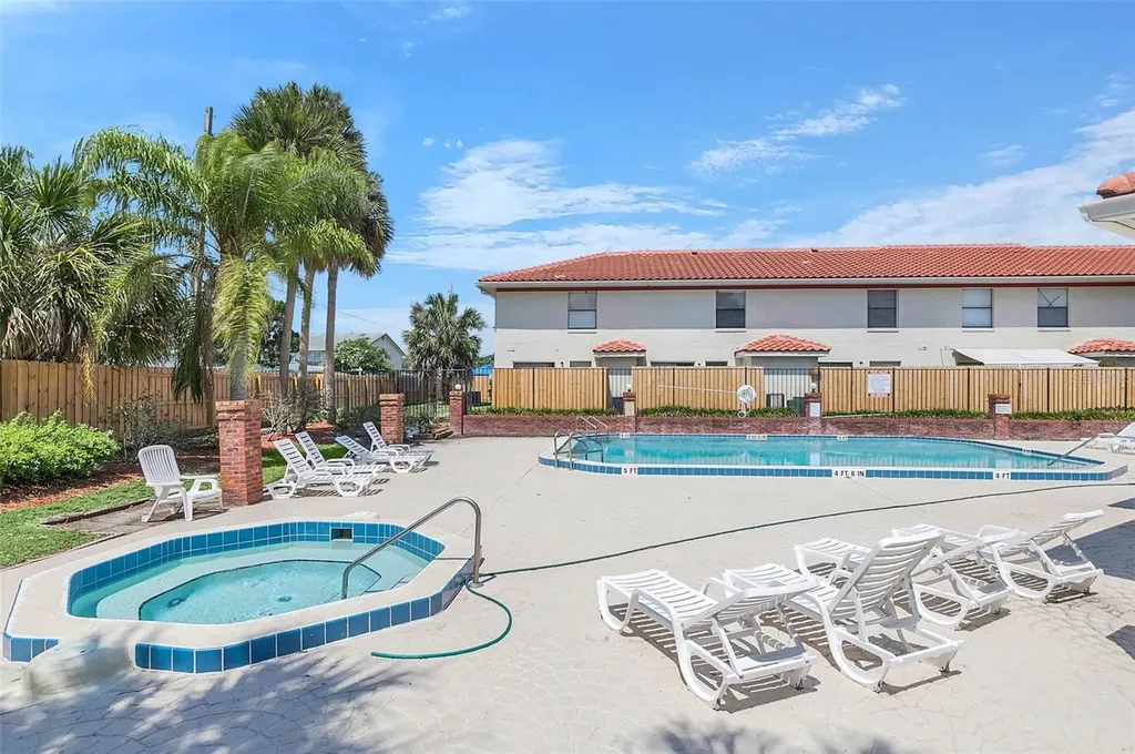 1612 Sandy Point Square Orlando FL 32807
