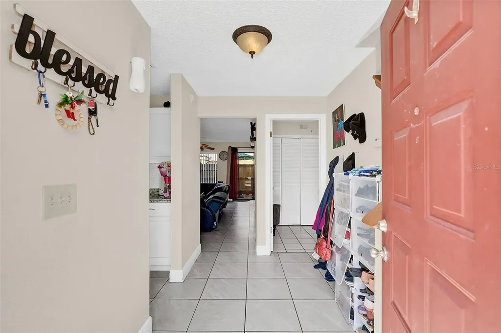 1612 Sandy Point Square Orlando FL 32807