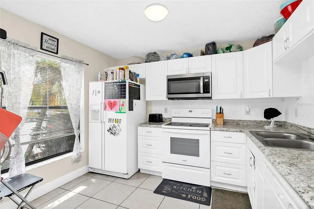 1612 Sandy Point Square Orlando FL 32807